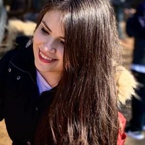 Meet your Posher, Paola denisse